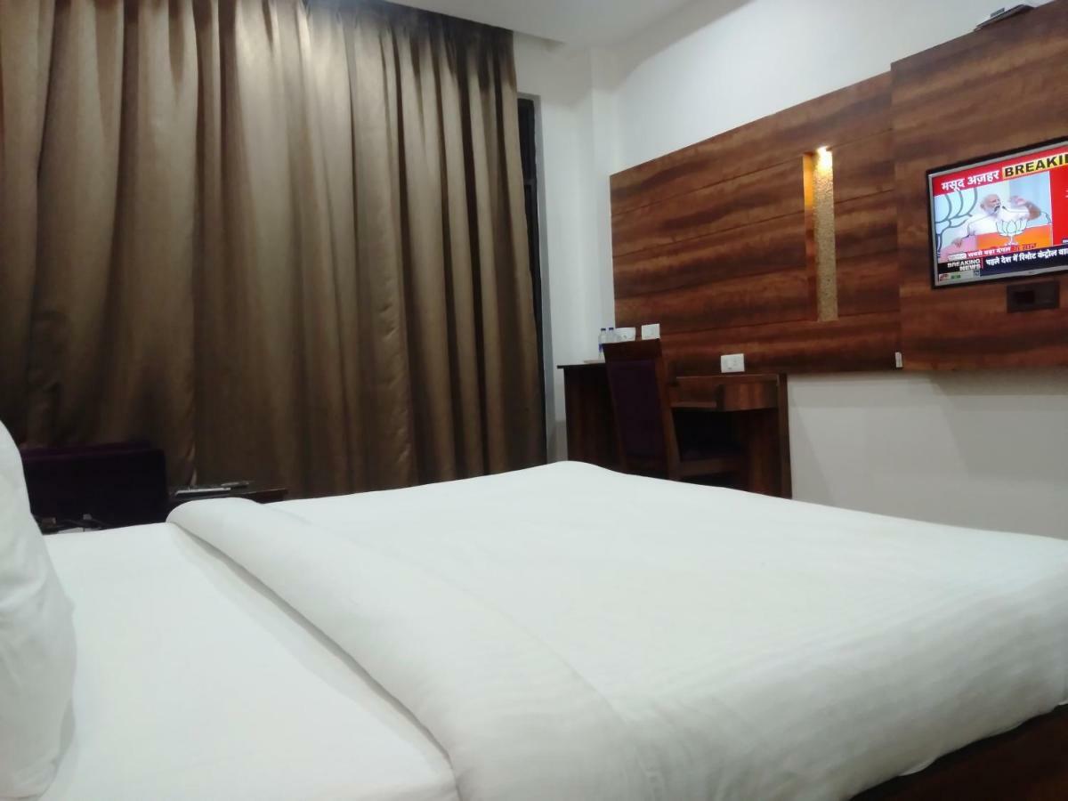 מלון דרמסאלה Ak Continental - Mcleodganj מראה חיצוני תמונה