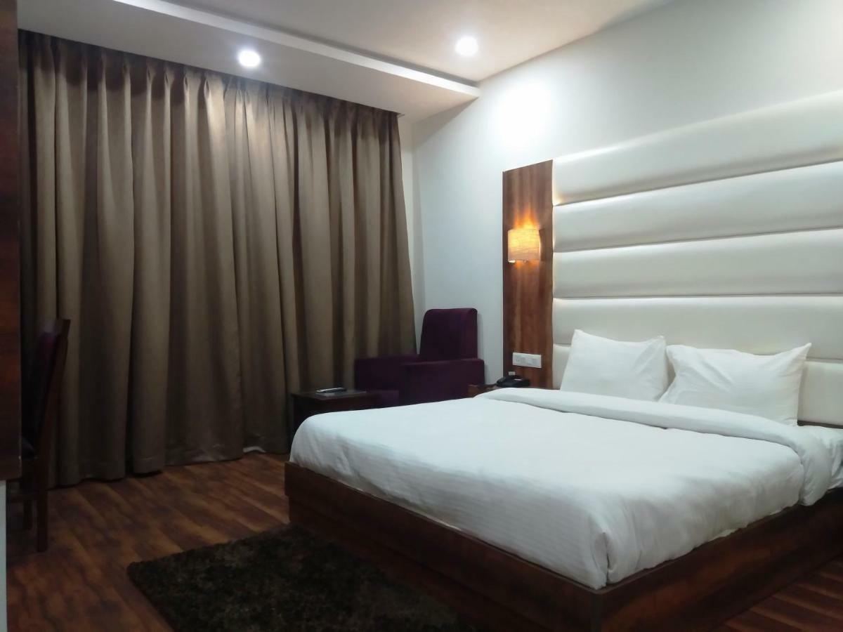 מלון דרמסאלה Ak Continental - Mcleodganj מראה חיצוני תמונה